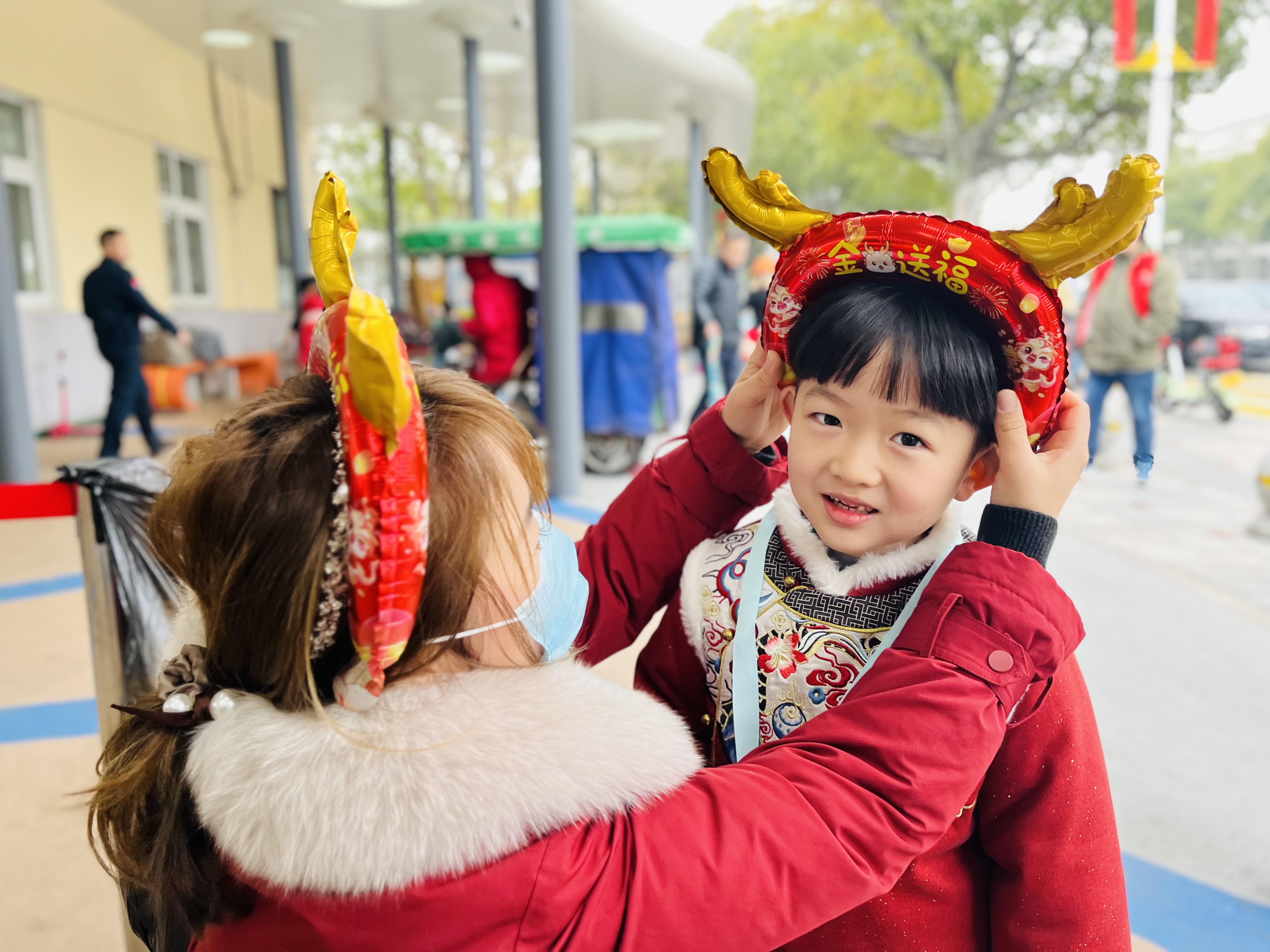 满满祝福，开学仪式“龙”重登场！